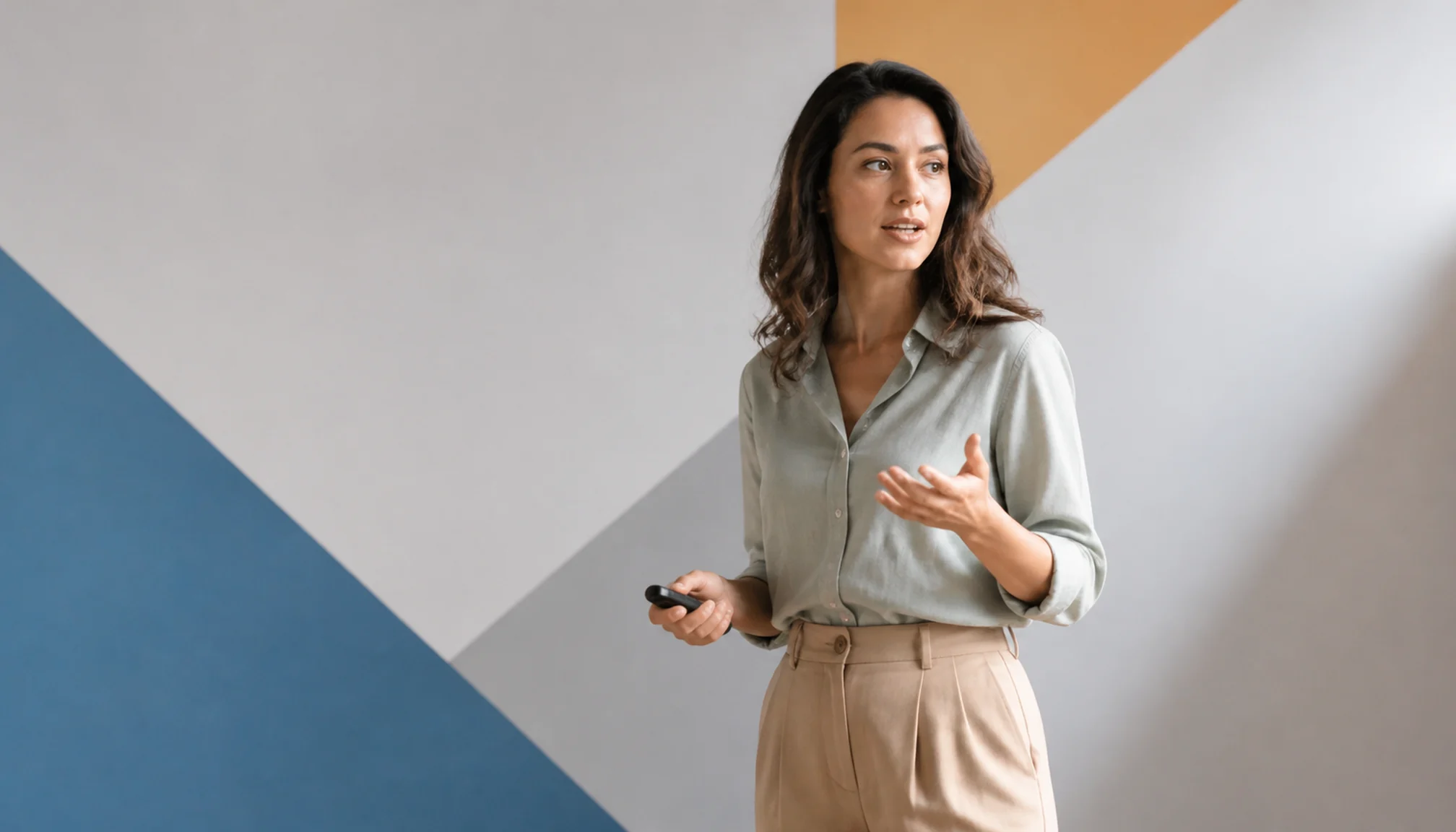Apprenante répétant une présentation de marketing numérique